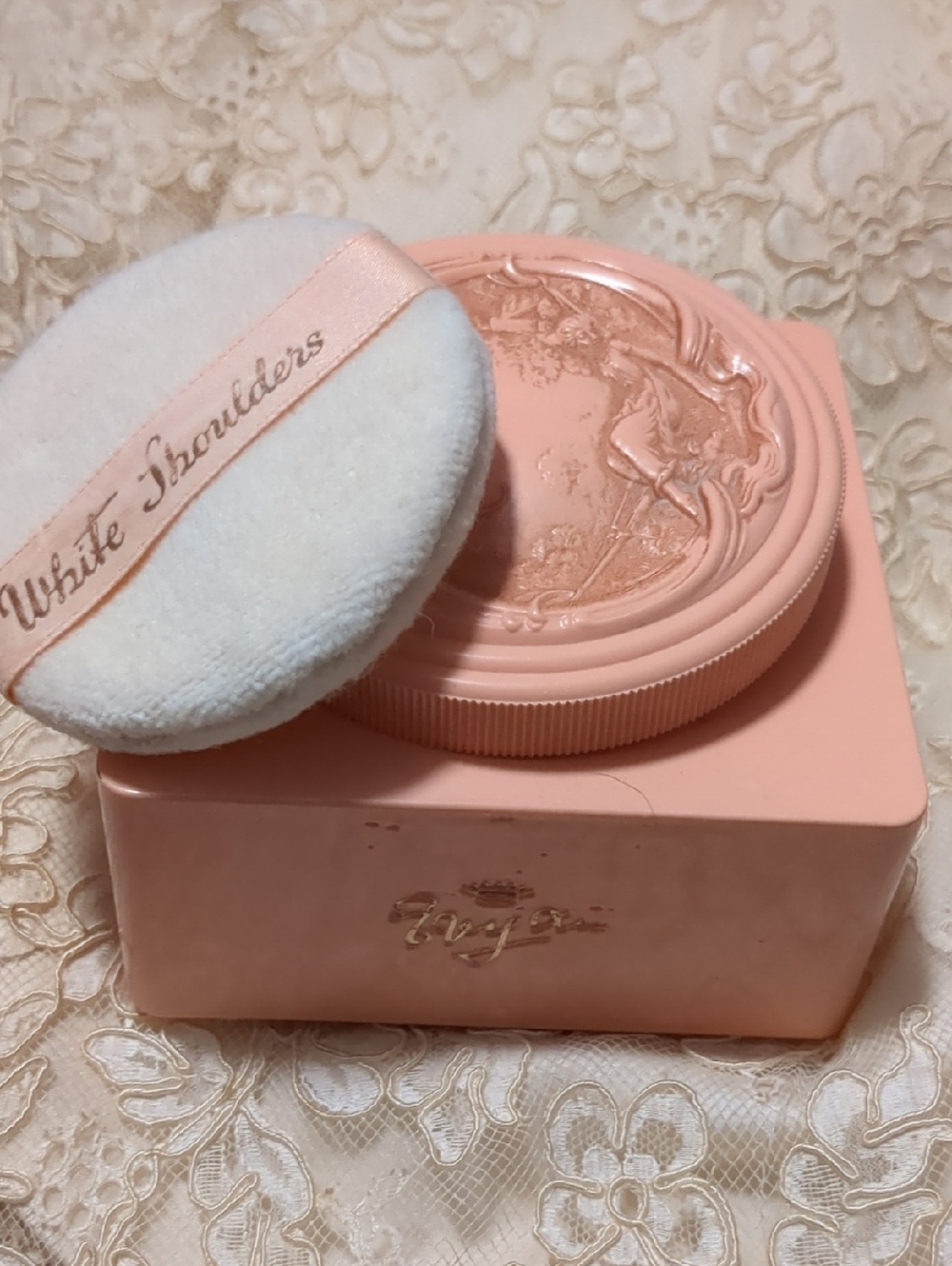 Vintage 50s Evyan White Shoulders Powder Box Pink Plastic Art Nouveau 4X4” MCM